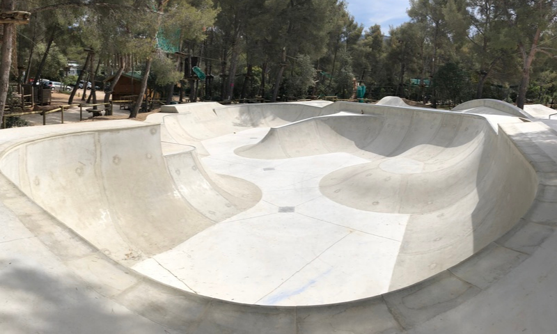 Skatepark-beton-bowl-cassis