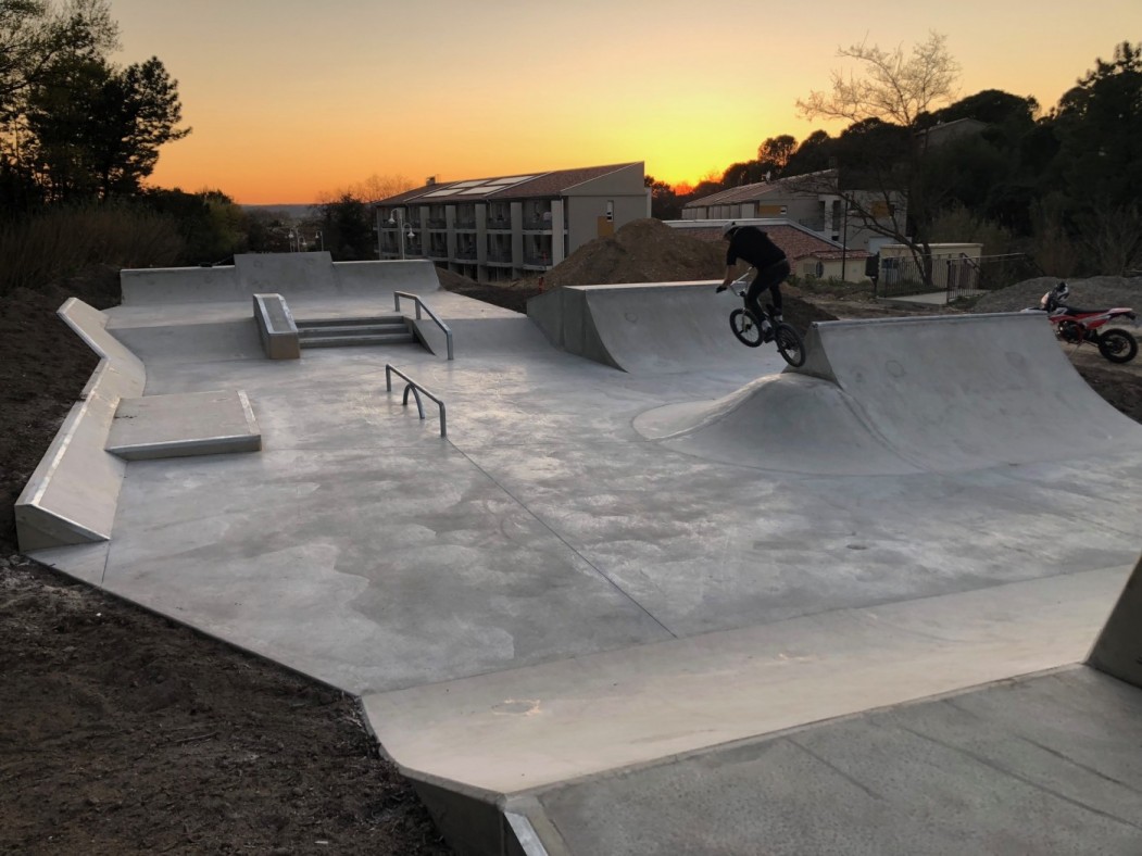 skatepark béton aire de street