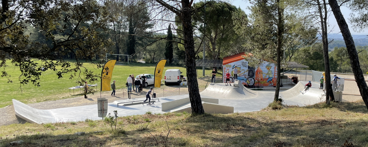 Skatepark en béton de Congénies