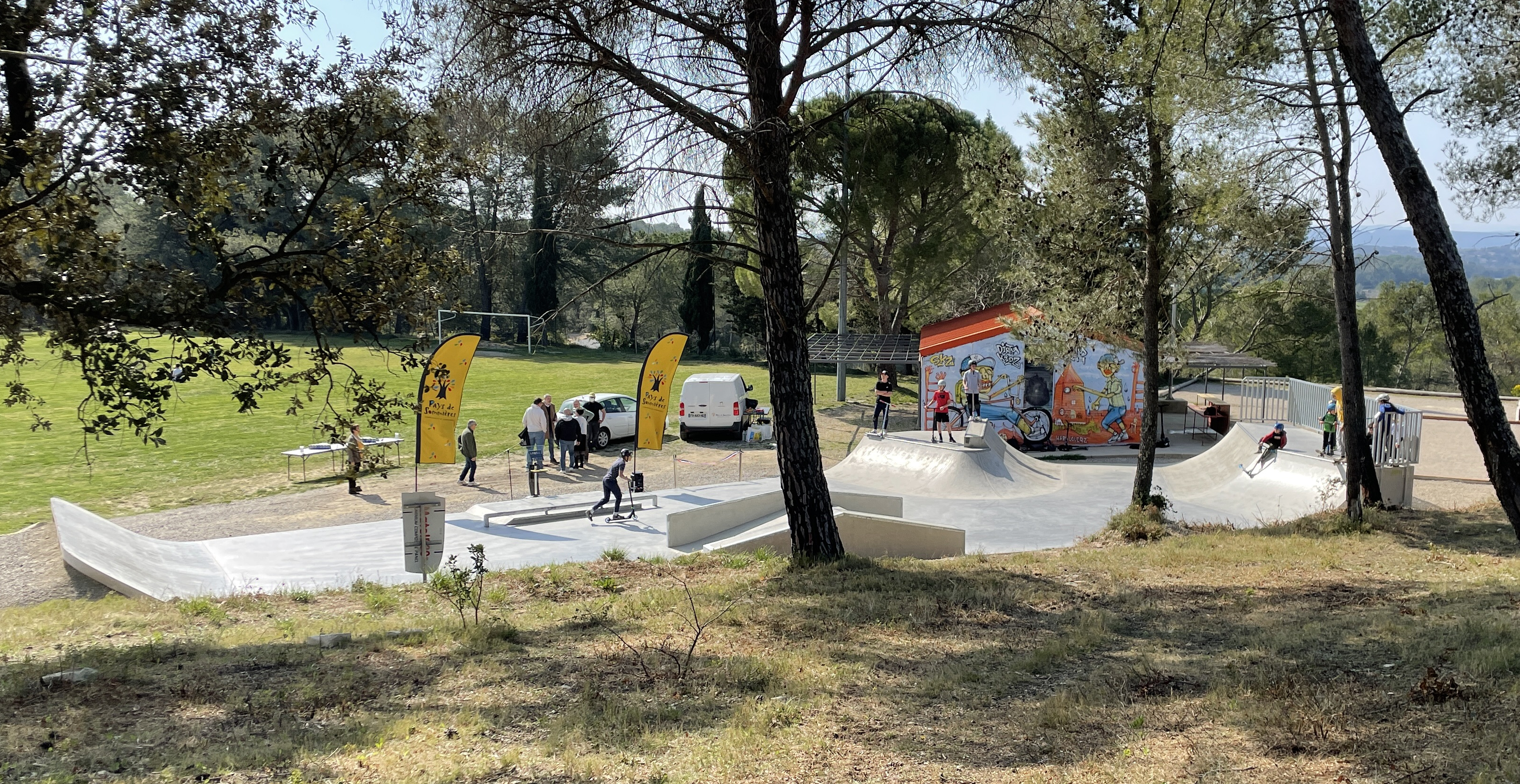 Skatepark en béton de Congénies