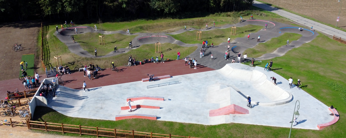 Photo de la pumptrack et du skatepark de Chaponnay