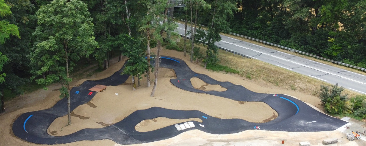 Photo au drone de la pumptrack de Yenne by E2S Company